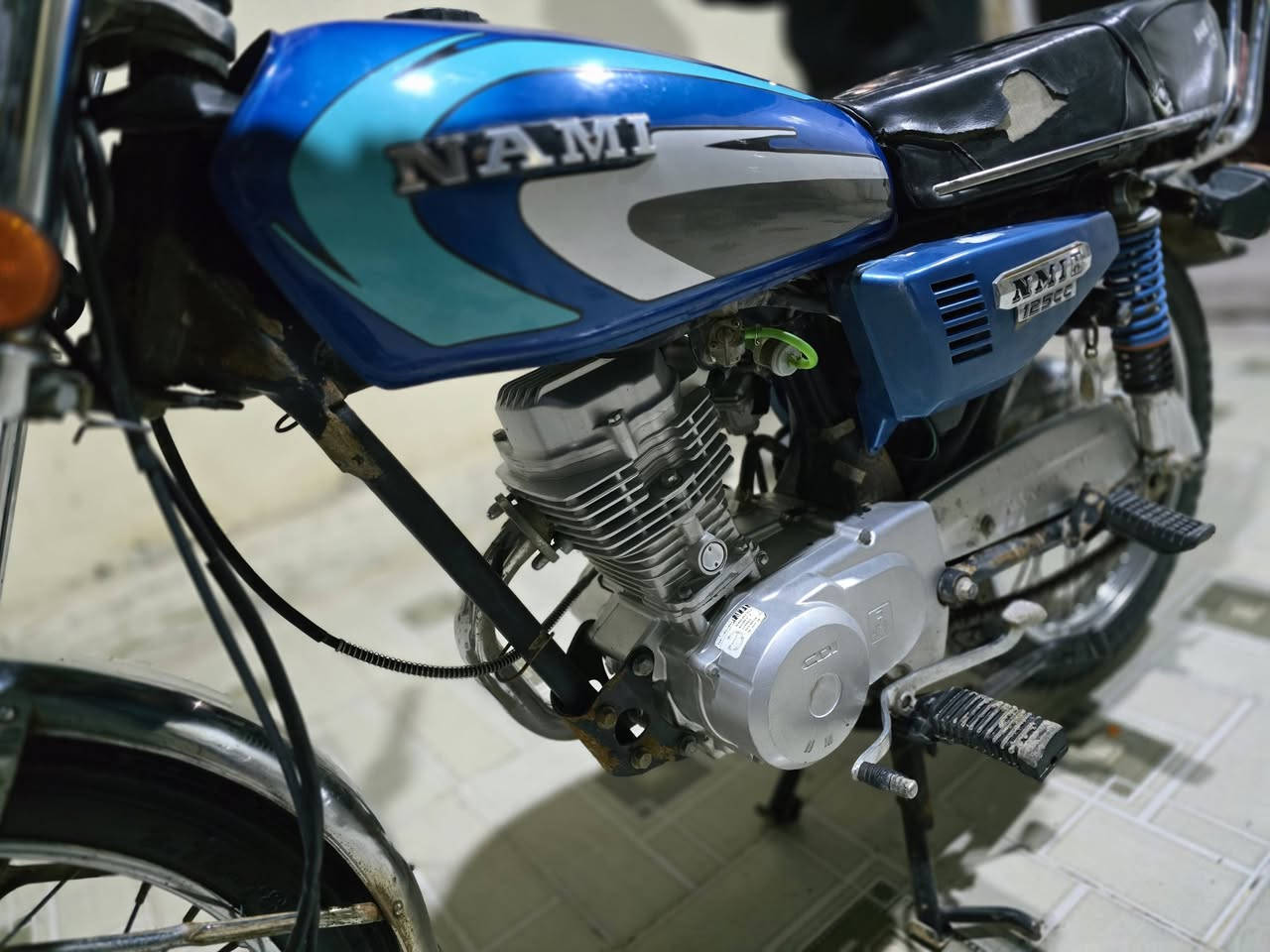 موديل ٢٣ سنويه ورقم بأسمي الدراجة لا مفتوحه ولا مفيسله بيها بس الكهربائيات يحتاجلهن ربط ما بيهن شي بس ربط 

سعرها مليون و٥٠٠ وبيها مجال 

***********
