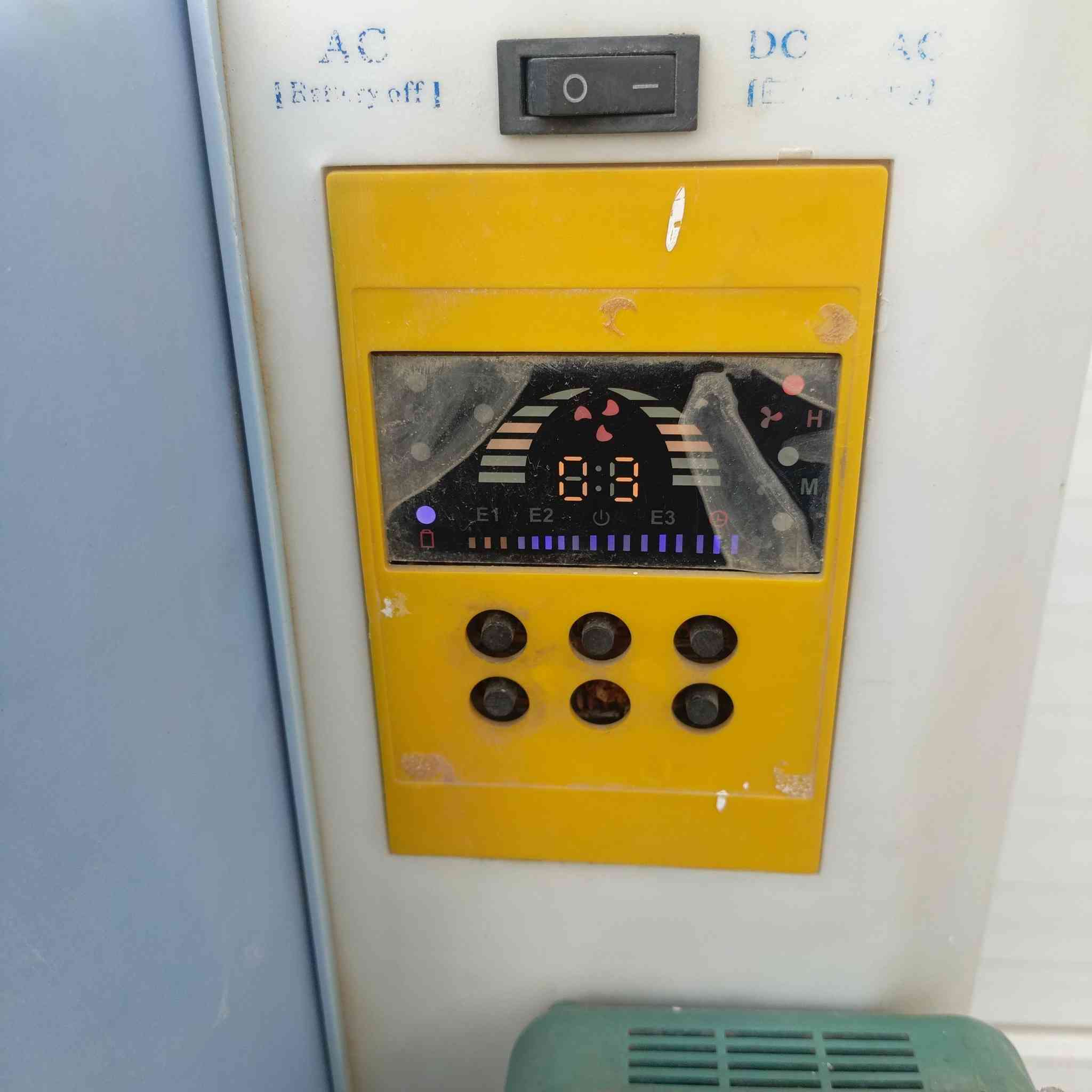 كنفيره شرط الشقل وتشتقل عل شحن بس مابيها باتري عل كهرباء شقاله السعر 125 ابيها مجال المكان كركوك حي العروبه الاستفسار على هذا الرقم ***********
