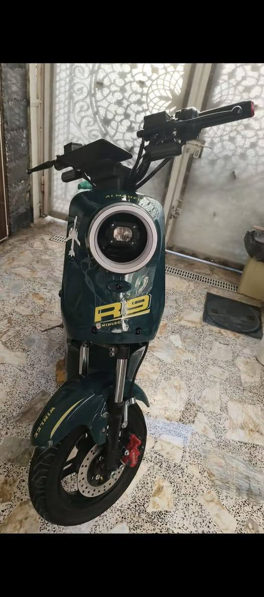 السلام عليكم
للبيع دراجة شحن R9  دراجة نظيفةجدا
المواصفات:-
1-سرعة 70 حقيقي
 2-نظام الرجوع إلى الخلف(R)
3-لايت زنون مع سكن لد متغير او ثابت
4-نظام بلوتوث
5-جك كشن
 6-دسك بريك شحط
7- ويل رياضي 
8-ملف 2000Wحقيقي
 9-دبل رياضي غاز
10-بصمة 2 مع سويج2
11-تايرات جبلية مع نظام تزحلق
12- اي عطل بلدراجة يظهر على شاشة الدراجة
13-لا تتأثر بلمطر او الماء القوي 
العنوان بغداد الحرية 
للإستفسار الاتصال على الرقم السعر خاص  ***********
