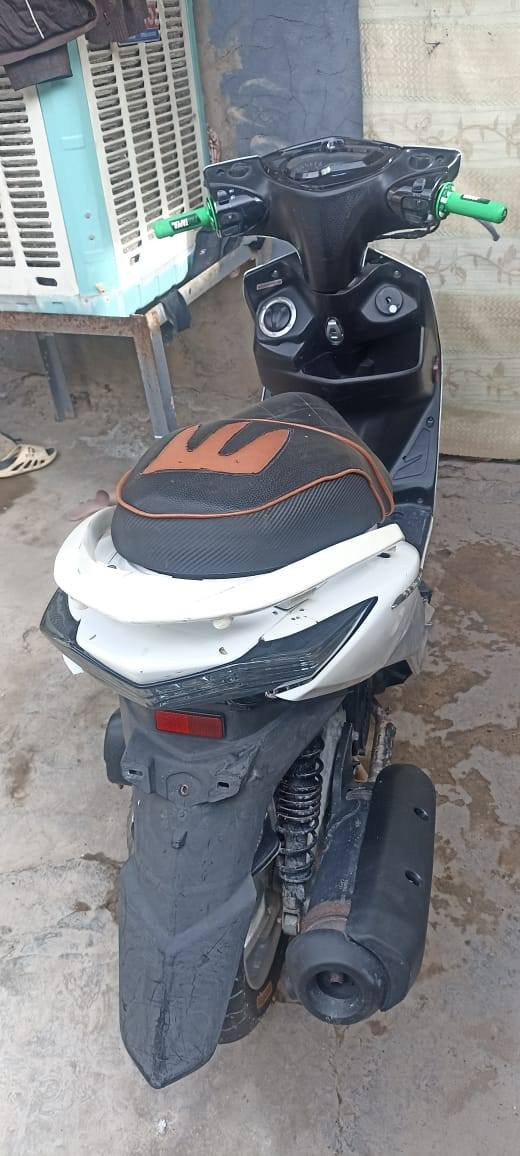 سلام عليكم دراجه سكنس لد حديثث الدراجه كفاله عامه كلجات رياضي بلاديي الدراجه علا وضع الشركه فقط الدشبول ميشتغلل الباقي كوله شغال بك لايت اشاير عالي وناصي كوله شغال سعرهاا مليون و100 وبيها مجالل مكاني بغداد شعب شارع الصحه 
رقم بي واتساب 
***********
