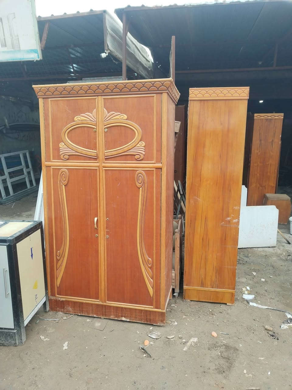 السلام عليكم ورحمة الله وبركاته كنتور ٢باب صاج عدد ٢ وكنتور خمسه باب وكنتور ٤باب وبوفيه لبيع العنوان بعقوبه ام الكرفس *********** اتصل ودلل كلمن وسعره
