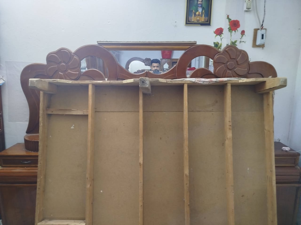 غرفة اخشاب للبيع تزكام ٦ طلقات
عوزهه شغلات بسيطه+ بلازمه حجم 32 ال جي
***********
