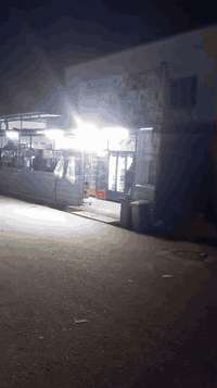 السلام عليكم البيت كامل للبيع أو نص قطعه لبيع ركن أو مربعة لاتصال ع الرقم ***********
