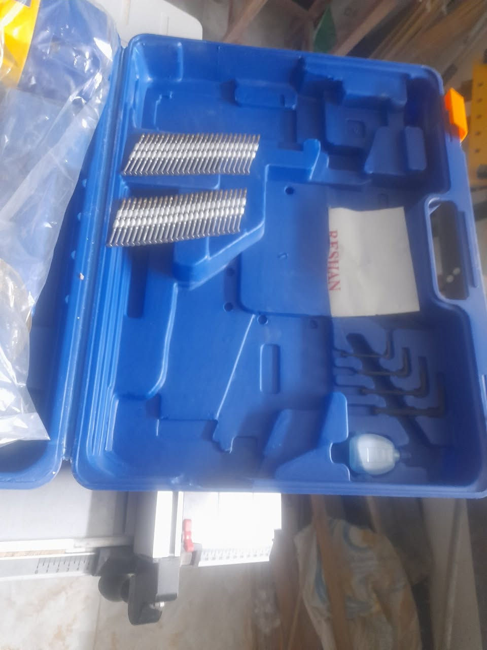 مساء الخير على الجميع اخوان عندي غراض نجارة للبيع الي يعجبة شي يذكر اسمة بالتعليق ونطي سعر مكاني بغداد شرطة الخامسة بدوانم هذا رقمي ***********
