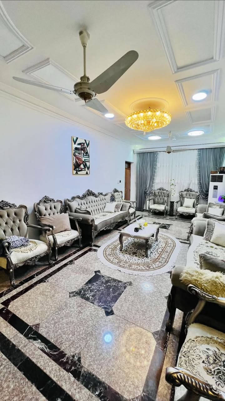 دار للبيع
المساحه الكليه 270م
الوجه 13.50 والنزال 20 م
بناء جديد 2019 
طابقين 
غرف نوم عدد 4 
إِستقبال ، هول ، صاله ، مطبخ ، حمامات (2)داخل وخارج وحديقه صغيره وكراج شارع 10م 

الموقع : الرمادي التأميم 30 تموز القادسية الأولى 
قُرب رُكن المدينة .

للأستفسار الأتصال على الرقم : ***********
