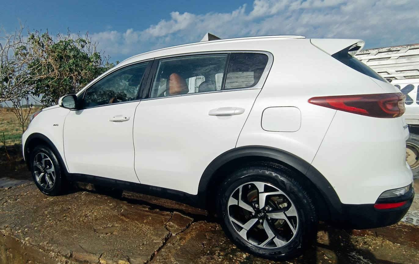 كيا سبورتاج 2021 LX - بحالة جيدة جدا، سيارة كيا سبورتاج 2021 وارد أمريكي حادثها سرقة تخريب موضح في الصور. 
 • ​المحرك: 2.4L GDI (أقوى من المحركات العادية) بـ 4 أسطوانات.
 • ​نظام الدفع: دفع رباعي مستمر (All-Wheel Drive) لأداء ثابت على كافة الطرق.
 • ​اللون الخارجي: أبيض لؤلؤي مميز (Snow White Pearl).
 • ​الداخلية: مقاعد مخمل أسود (YES Essentials) مريحة وسهلة التنظيف.
 • ​ناقل حركة: أوتوماتيك 6 سرعات مع خاصية التحكم اليدوي (Sportmatic).
 • ​الأمان: أنظمة متطورة تشمل (مانع اصطدام أمامي، نظام تنبيه السائق، مراقبة ضغط الإطارات، ونظام المساعدة في نزول المنحدرات).
 • ​الإطارات: ويل ألمنيوم مقاس 17 بوصة.
 • ​:شاشة LCD أمامية، مثبت سرعة، وتحكم من المقود.
​ السعر والمعاينة في اي وقت
​السيارة نظيفة جداً ومواصفاتها واضحة في الصور المرفقة.
 • ​السعر المطلوب: [ 185]
 • ​للتواصل والاستفسار: [*********** ] المحاويل, بابل
