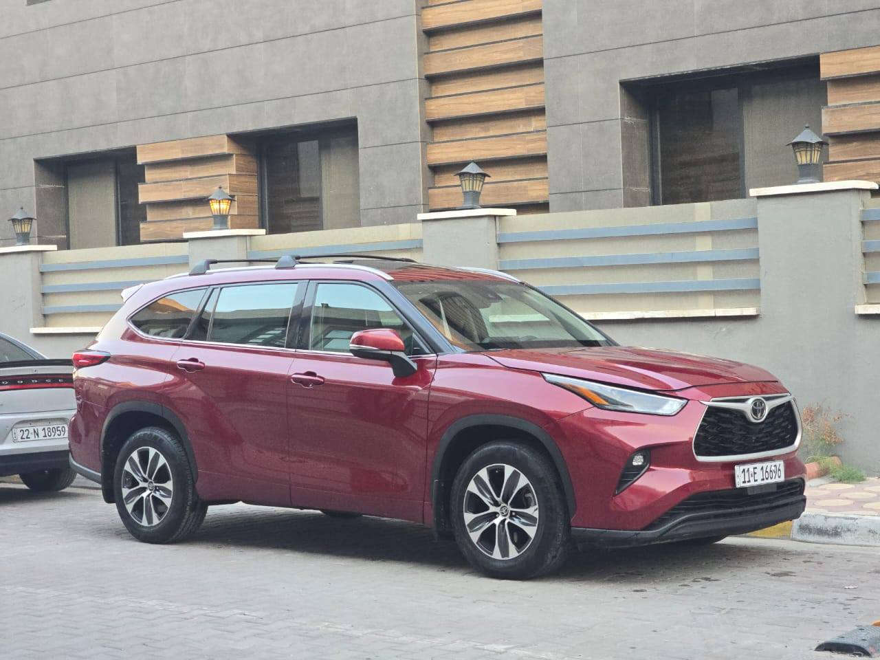 هايلندر  2022 xle 

بانزين v6

اللون كرزي

رقم بغداد

فول مواصفات 
سلايد 
كشنات سياحي منفصل جلد
 ويل كب 
شاشه 
7 راكب
بردات جانبيه
لايت زنون 
رادار جانبي 
نقطه عمياء 
تحديد مسار
تدفئه كشنات
صندوق كهرباء
ماسحات اوتو
لايت اوتو

الحادث بنيد سطحي فقط البنيد مبدل ومصبوغ 

ماشيه 50 الف قابل للزياده 
 

مكان السياره بغداد حي الحسين خلف كلية الرشيد للتواصل 
***********
