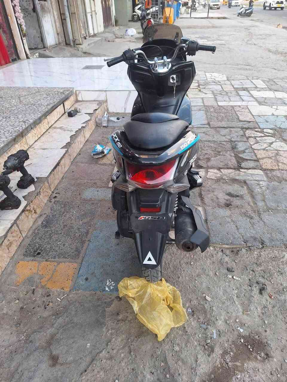 السلام عليكم 
بي سي اكس جيل اول ياباني 
مكينه ١٥٠ 
لون اسود مكينه مكفوله صوت و تبخير 
حساس ازدحام A 
كفراتهه نضاف موشمه 
نكره بكل وقت
ما ماشيه هواي 
 شلعه و معدل بطناش 
بيهه بس القايش تعبان ما بدلته لئن ملكيت اصلي 
مكاني بغداد الشعله بغداد, العراق


**إذا كنت صاحب هذا الإعلان وتريد حذفه لأي سبب، رجاءا أرسل رسالة إلى الدعم الفني**