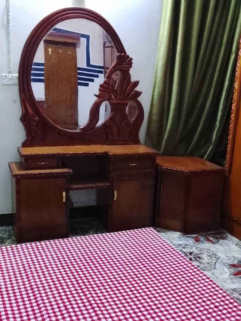 السلام عليكم غرفه اخشاب للبيع السعر450 وبيها مجال العنوان الرمادي التئميم***********
@
