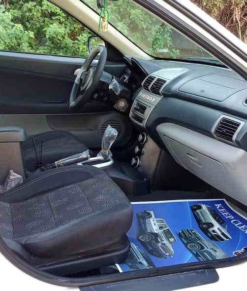 السلام عليكم ورحمة الله وبركاته بروتون بيرسونا للبيع موديل 2013 رقم بغداد انكليزي الجديد السيارة بأسمي كلشي شغال بيها تدفئة تبريد صدر جديد بطارية جديدة بيها فقط نضوح زيت من الصرة او واشر كيس الباقي تمام السعر 64 ورقة وبيها مجال للطيبين السونار مرفق مع الصور مكاني بغداد الاعظمية او حي تونس للاتصال ***********  . وشكرا بغداد
