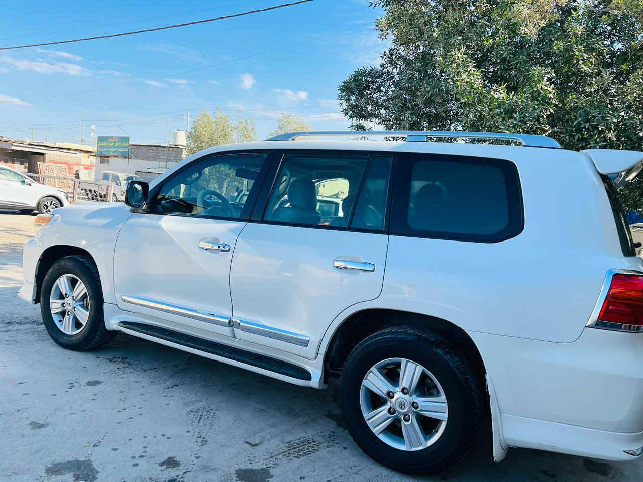 السلام عليكم 
سيارة لاندكروز للبيع موديل 2012 
سيارة بريم مكفولة من الدعامية للدعامية دكت بسمار ما بيهه 
***********
