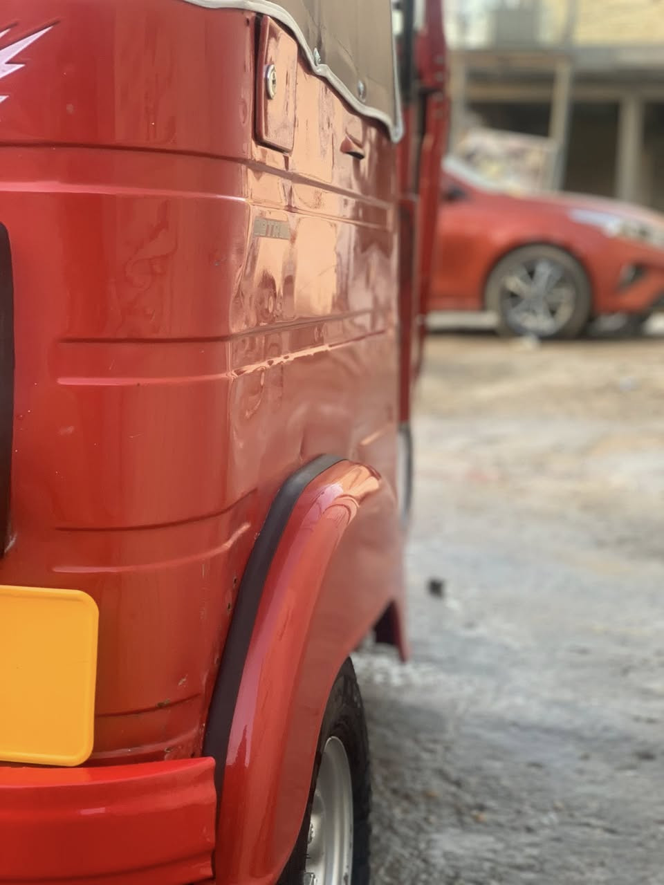 سلام عليكم تكتك للبيع ٢٠١٨ مكفوله بس دوس معمرات بسمي  5400بغداد البلديات ***********
