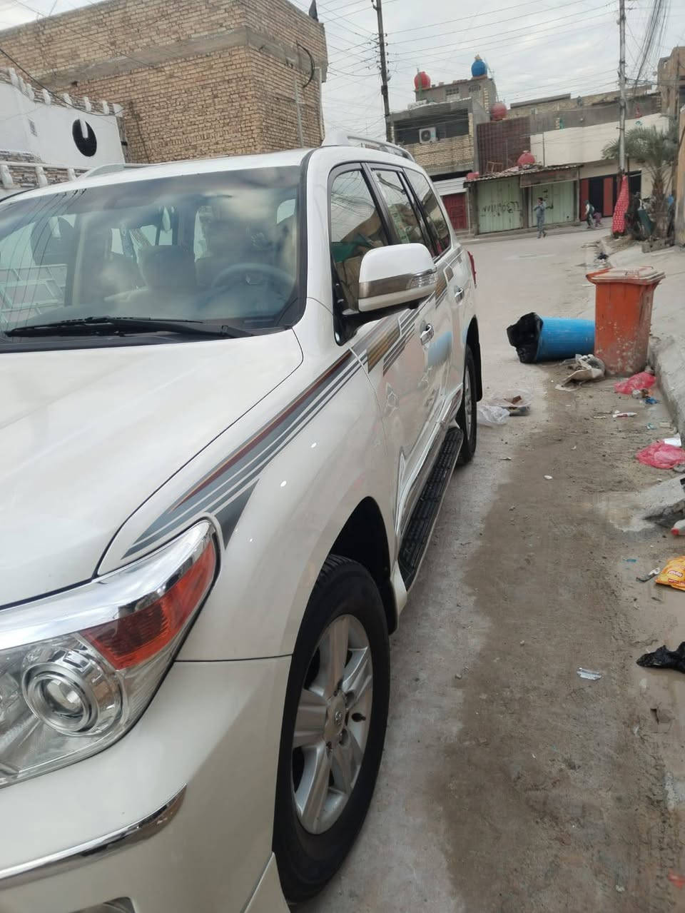 سلام عليكم
الحلال للبيع او المراوس حسب القناعة 
لاندكروز 2013 بريم اصل
Gxr v8
مكينة ثمانيه سلندر
رقم بغداد الجديد سنوية وهزة جدد باسمي
فول مواصفات 1/1
ماشية 100 الاف كم اصل
مكينة كير حداديه تخم تاير باتري كهربائيات كلهن جدد  ما مفتوحات على وضع الوكاله

بارد اصبعين فقط و سونارها موجود 
المواصفات:-
سلايد فتحة
ثلاجة 
كشنات جلد اصل بيجي 
كشنات كهربائي ثلاث دكم
شاشة + كامرة + حساس امامي خلفي كلهن بلاد 
تحكمات ستيرن 
مري شفط 
سبعه راكب
نظام فور ويل 
تشغيل عن بعد 
تشغيل بصمة وابواب وجنطة
والخ من المواصفات المعروفه……..
قليل بهل نظافه وبهذا الموديل
السعر350$ وبي مجال كلش بسيط
مكان السياره بغداد
للاستفسار(***********)
