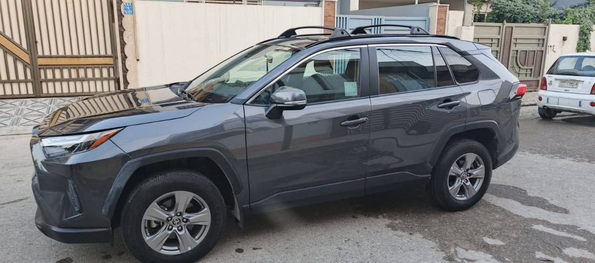 تويوتا RAV4 موديل 2023 فئة XLE
      《للعلم السيارة ما هايبرد》

​راف فور (RAV4) مال بيت ونظيفة جداً للبيع، السيارة موديل 2023 فئة XLE، اللون فيراني مميز وماشيه قليل جداً .

​المواصفات: مواصفات الـ XLE المعروفة (بصمة، شاشة، كاميرا، رادار، فتحة سقف، وغيرها من المواصفات العالية).

​الوضعية: السيارة حيل ناعمة وجاهزة من كلشي، محرك نظيف وبحالة ممتازة   كير بحالة ممتازة وتبريد بشرط الفحص.

​الضرر: بيها حادث من الخلف (تعديل وتصليح درجة أولى وعلى الفحص)
للتواصل على الرقم وهم بيه واتساب
***********
هم اكو فقرة كلش مميزة وحلوة بسيارة RAV4  يلي مهتم يتواصل واتساب موصل, نينوى
