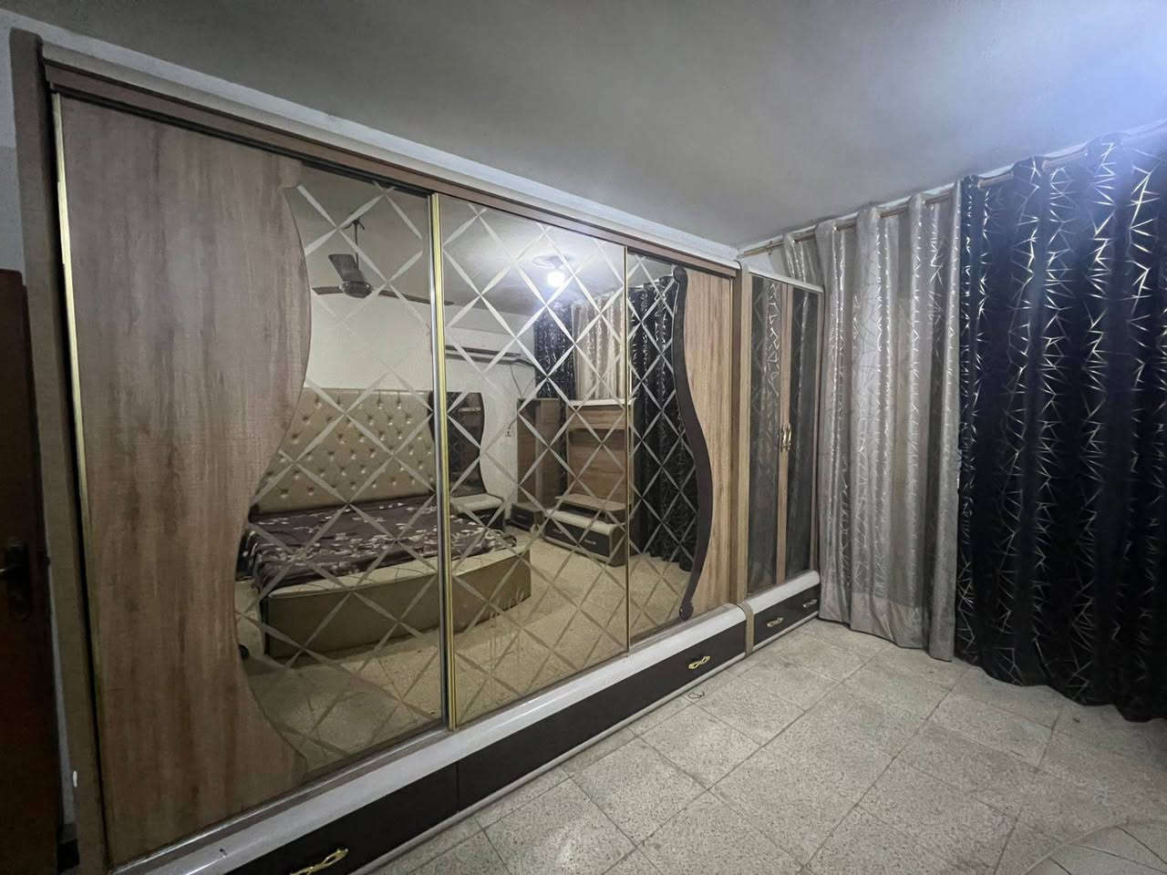 السلام عليكم غرفه نوم تركيه ضخمه ١٠ قطع نظافه ٧٠٪ السكن بغداد الأمين رقم ***********2 (السعر 750)
