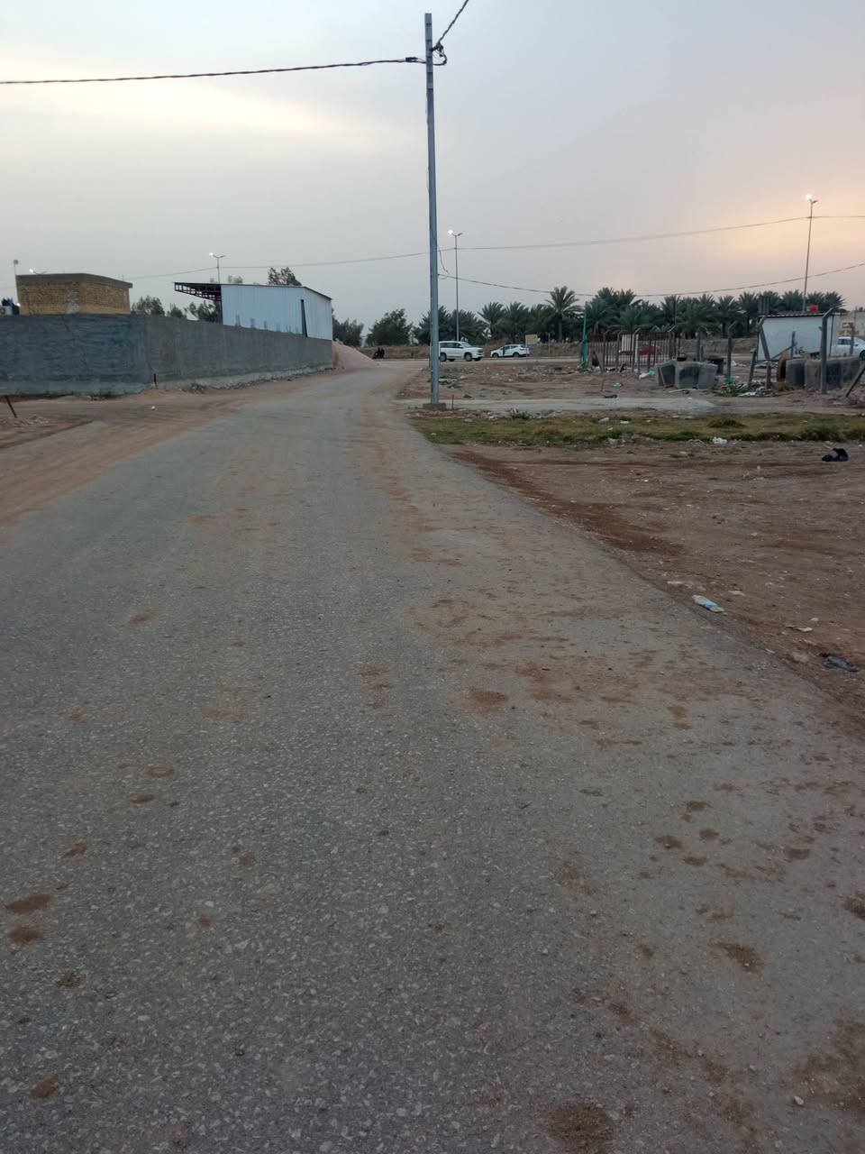 السلام عليكم عرض جدا راقي قطعه للبيع موقع شارع 100 خلف مطعم الحضاره بالتقسيم الجديد رابع قطعه عن شارع 100 مساحه 100 متر واجه 5 نزال 20 طابو ملك صرف زراعي خدمات كامله ماء كهرباء تبليط مدارس عرض الشارع 10 متر مكان جدا راقي 

الاستفسار.  ***********
