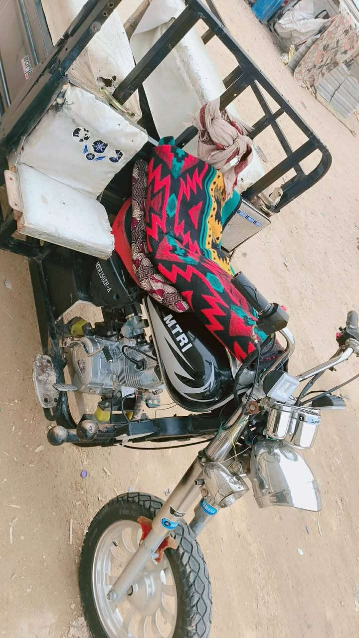 سلام عليكم دراجه للبيع 2013مكفوله كفاله مكينه صار 10شاديه تخم تاير تعمر كله خمسه وعشرين كهربايات نكره سلف اوراق اصولي مكاني نجف ناحيه الرضويه***********
