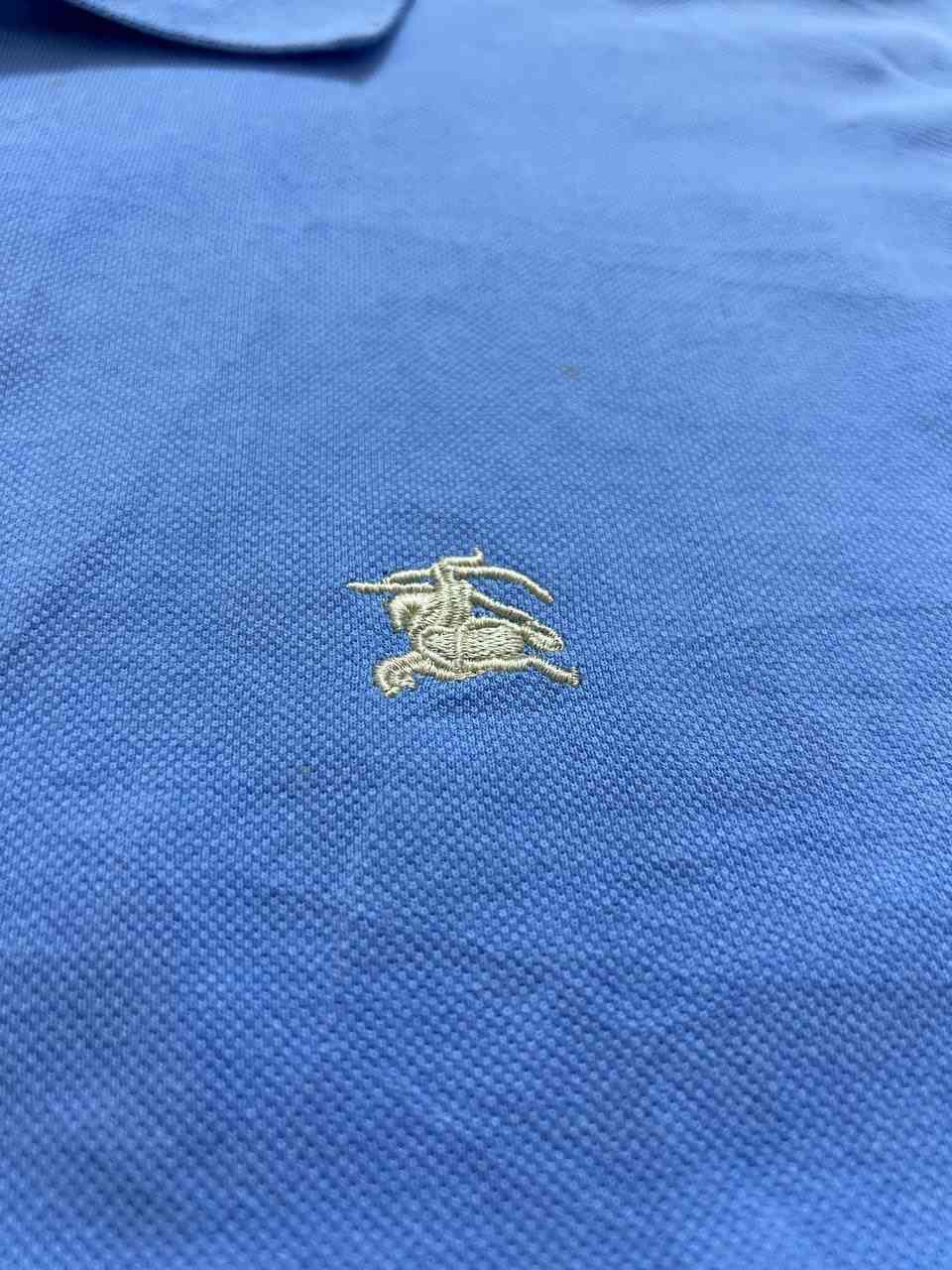 Burberry
بربري؛ حجري قُطن 100% .
القياس/ XXL سلِم .
عُرض الصدر 60 _ الطول 70 .


**إذا كنت صاحب هذا الإعلان وتريد حذفه لأي سبب، رجاءا أرسل رسالة إلى الدعم الفني**