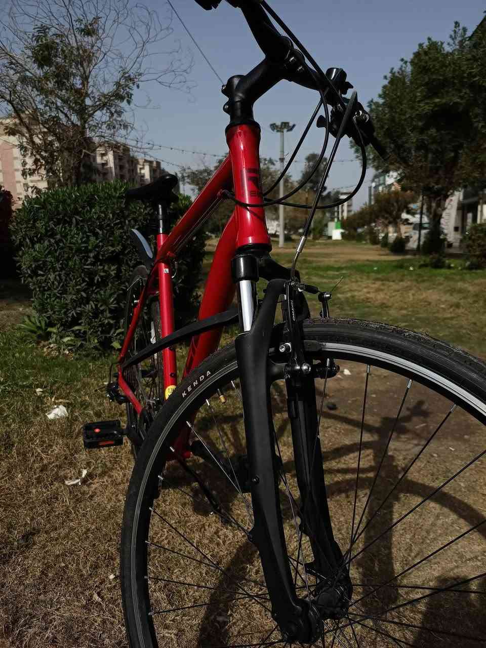 للبيع بايسكل (هجين/ترحال) REID Dual Top الاسترالي 🇭🇲 حجم L  لون أحمر غامق
استعمال أيام بس – نظيف جدًا (شبه جديد) وصل الشراء ويا، و ويا ضمان(صيانه مجانية مدا الحياة)

بايسكل خفيف ومريح، مناسب للدوام، الجامعة، المشاوير اليومية والرياضة. 

المواصفات:

• سستم (7×3)   Shimano Tourney تورني أصلية

• هيكل ألمنيوم خفيف 

• مساعد أمامي 

• بريكات تكترو

• ويل 700c 

✅ جاهز تركب وتمشي مباشرة

السعر : 225 الف قفل


**إذا كنت صاحب هذا الإعلان وتريد حذفه لأي سبب، رجاءا أرسل رسالة إلى الدعم الفني**