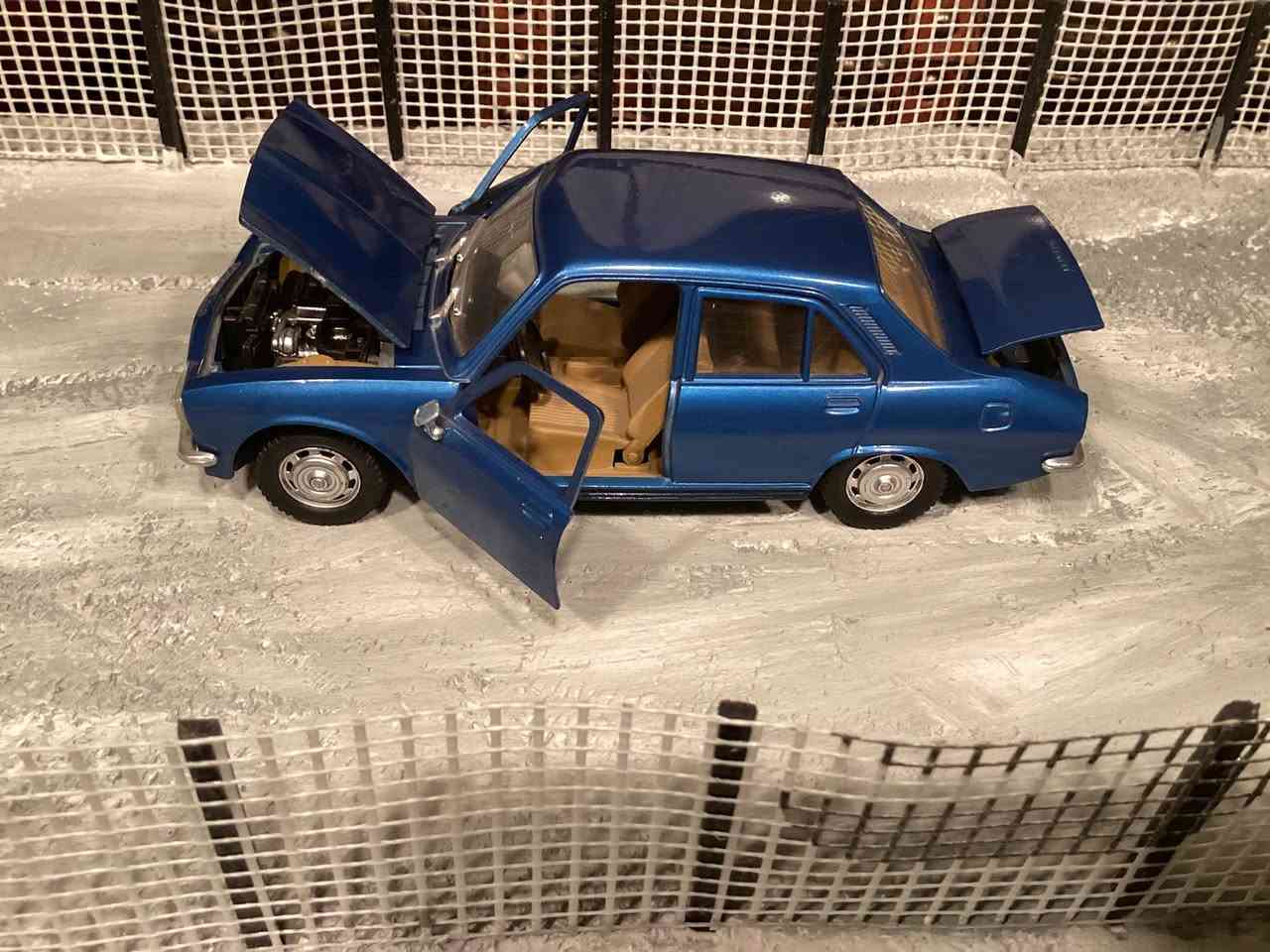 سيارة بيجو ٥٠٤ حجم ١ / ٢٤ و حجم اصغر 
Peugeot 504 france


**إذا كنت صاحب هذا الإعلان وتريد حذفه لأي سبب، رجاءا أرسل رسالة إلى الدعم الفني**