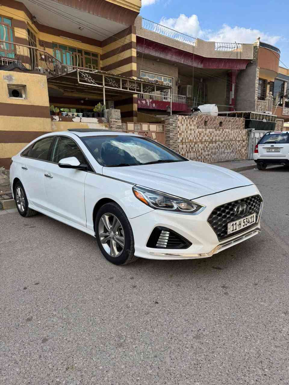 سلام عليكم
سوناتا مديل 2019 وارد امريكي حادث جاملغ أمامي بدون دواخل سياره جديده كير مكينه كفاله مواصفات فول 1على 1
كشنات جلد كهربأئيه 
فتحه 
بصمه 
لادار جانبي لادار امامي 
شاشه جبيره 
كامره 
تحكم ستيرن 
3 عدسات 
تبريد قطعتين
مكينه 2400
سياره جديده معنه الكلمه مكان السياره بغداد اتصل وبيك خير ودلل اخوان مكلف بلنشر ***********
