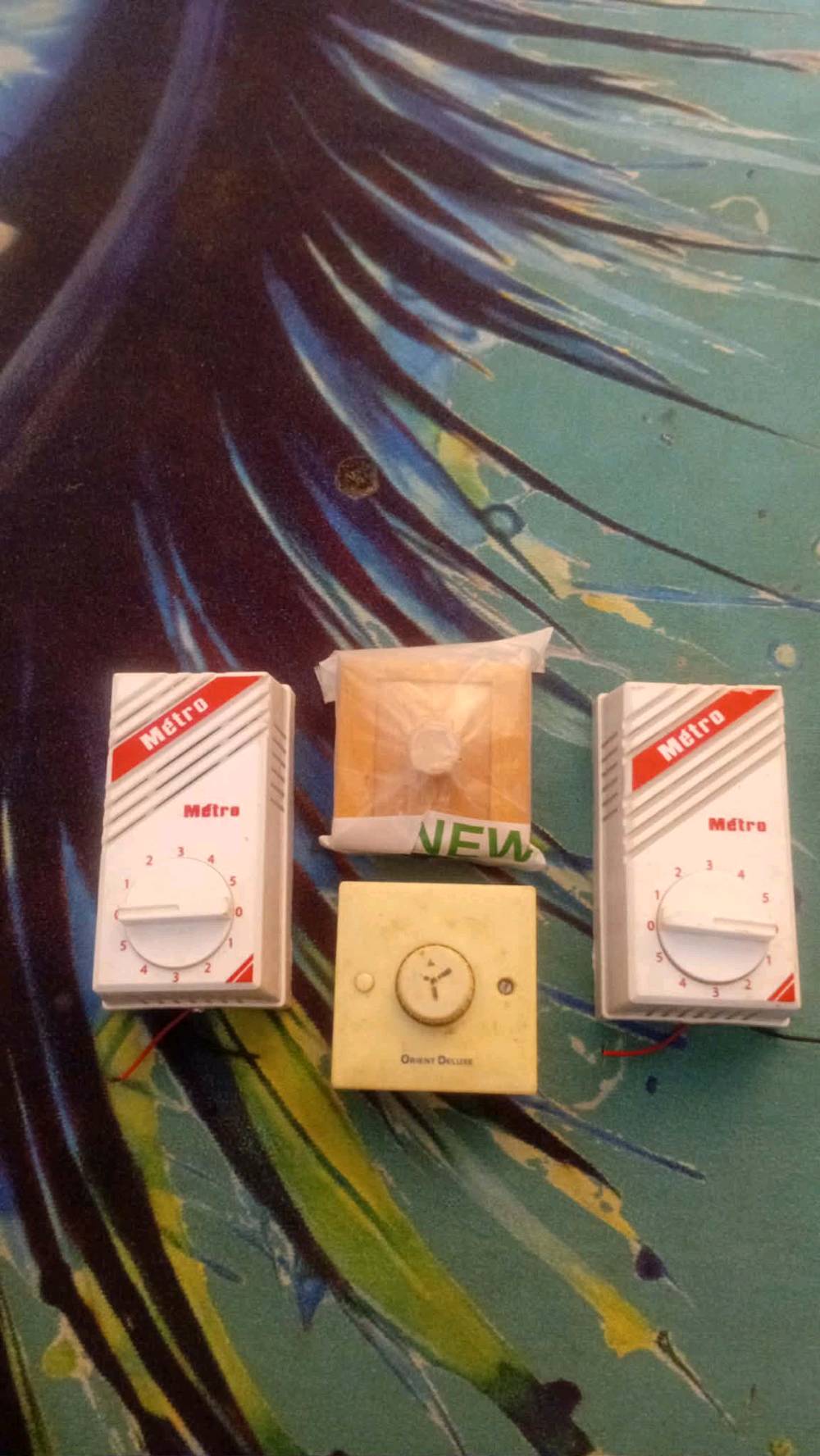 غراض للبيع مكاني مدينة الصدر 

واير 10 متر ونص بـ 20
سيار اصلي 5 متر بـ 10

بلك سويج عدد 11
2 نقطة انارة احادي وثلاثي
بوكسات 8 احادي و 2 ثلاثي
سويج بنكة عدد 4
سعرهن الوحدة بالف دينار