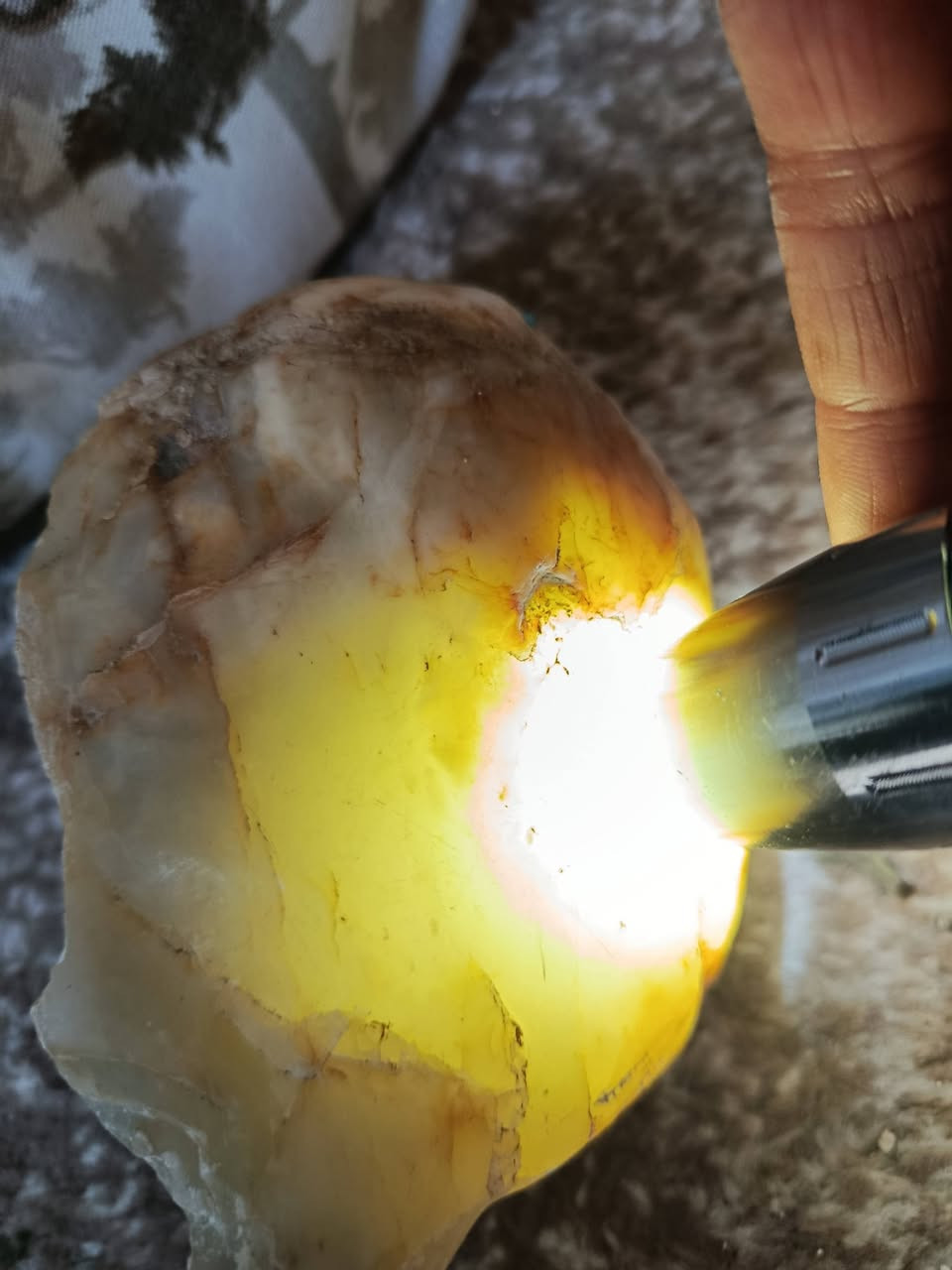 ​"عندي أحجار كريمة (جاد ويشم وعقيق) للبيع، الكمية أكثر من 3 أطنان. اللي يحب يشتري أو يستفسر، يتواصل وياي على الواتساب: ***********"
"عندي أحجار كريمة (جاد ويشم وعقيق) للبيع، الكمية أكثر من 3 أطنان. اللي يحب يشتري أو يستفسر، يتواصل وياي على الواتساب: ***********"
