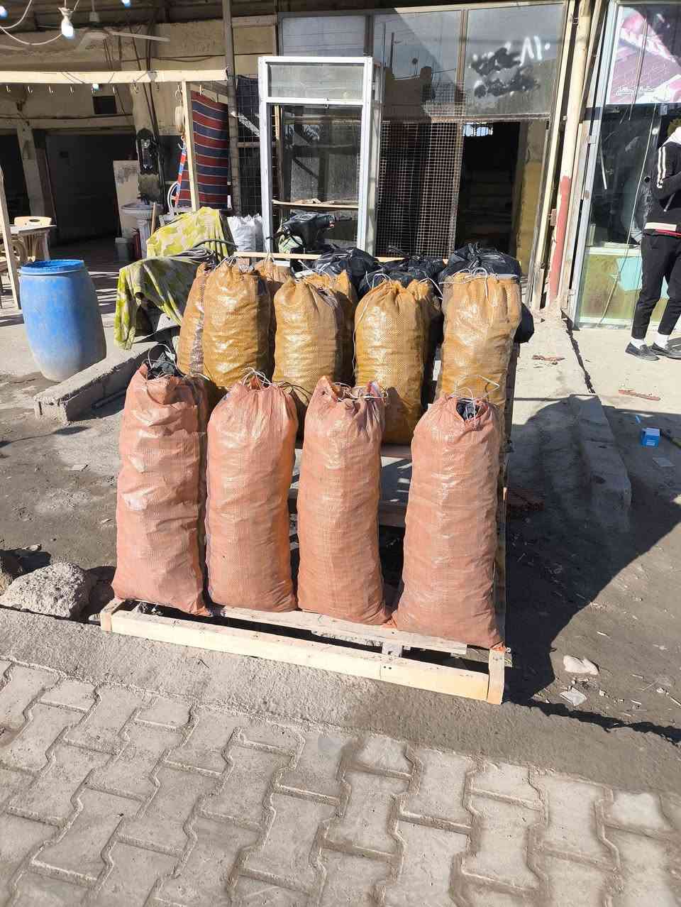 يا الله اللهم صلي على محمد وال محمد
فحم درجه اولى حي المعلمين الاولى مقابل أغصان الزيتون مجاور افران الشاكرين 

الاسعار :

الكبيره 11 آلاف 

الصغيره 5 الاف

الكيس الفين 

***********
