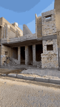 للبيع بيت هيكل طابقين الواجهه 8 متر والنزال 10 متر المساحه 80 متر الموقع حي العامل المنطقه الثالثه قريبه على حي المعلمين الطابق ألأول يحتوي على استقبال وغرفه وصاله ومطبخ وحمامين وترك والطابق الثاني يحتوي على ثلاث غرف وحمامين للأستفسار ***********
