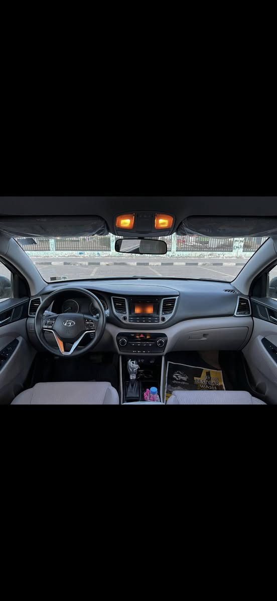 السلام عليكم
للبيع او مراوس هونداي توسان 2017 وارد امريكي
سنويه جديده بسمي تحويل ثاني يوم
السياره جاهزه من جميع النواحي
السعر 135 وبيها مجال
السونار والحادث داخل المنشور
***********
