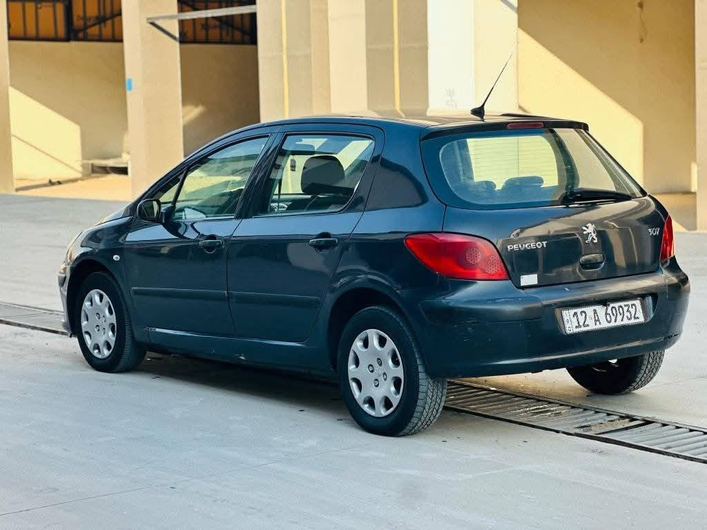 بيجو 307 موديل 2006
محرك وكير قبل شهرين شديتهم 
طخم تاير وباتري جداد 
صبغ بوند والدوئر الخلفيه تصليح فقط
السياره جاهز ما ناقصه كلشي 
كير اوتوماتيك 
تبريد وتدفه شغالين 
جامات كهرب 
شاشه كبيره
هزاه وسنويه جديدا والسياره باسمي 
السعر 67 ورقه وبيها مجال 
***********
