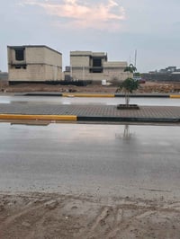 يتوفر قطع ٣٠٠متر واجهة ١٢ ونزال ٢٥  ملك صرف سكني وكذلك ١٥٠متر واجهة ٦م...