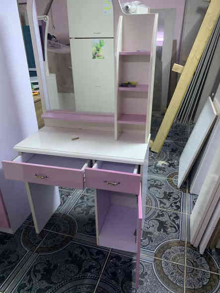 غرفه اطفال ٥ قطع نضيفه جدا السعر ٢٥٠ مكان الزهور ***********
