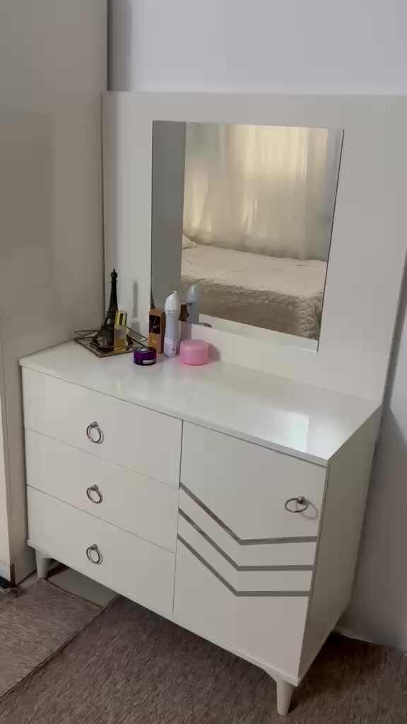 غرفه ولاديه نفر واحد سعر 350 الف مجال بسيط عنوان دهوك 
معا ميز توليت فنصور 6 ابوب رقم الهاتف *********** 
واتس موجود
