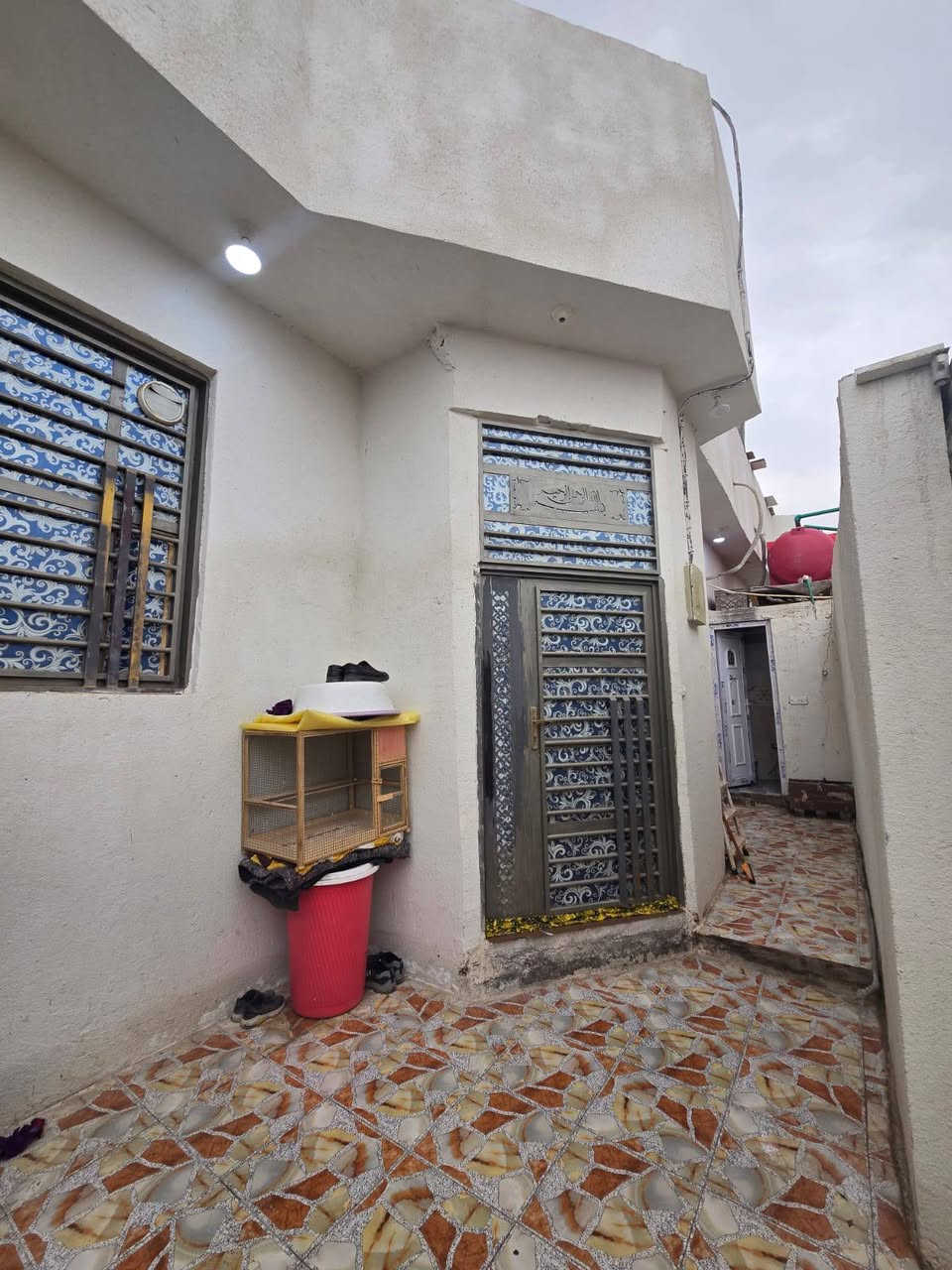 أسعد الله اوقاتكم بكل خير 💢 
متوفر دار سكان للبيع 180متر
موقع البيت البصره أبو الخصيب شارع العوجه المسبح
♦️♦️♦️♦️♦️♦️
البيت جديد موقع راقي 
البيت يحتوي علا 
2قرف منام 
صاله
ديوان 
مطبخ
صيحات داخلي وخارحي 🔷
نوع العقار طابو زراعي عراقي سند 25 💢 
سعر البيت ب80اوبي مجال 
باقي الاستفسار على رقم 

*********** جاسم المالكي
