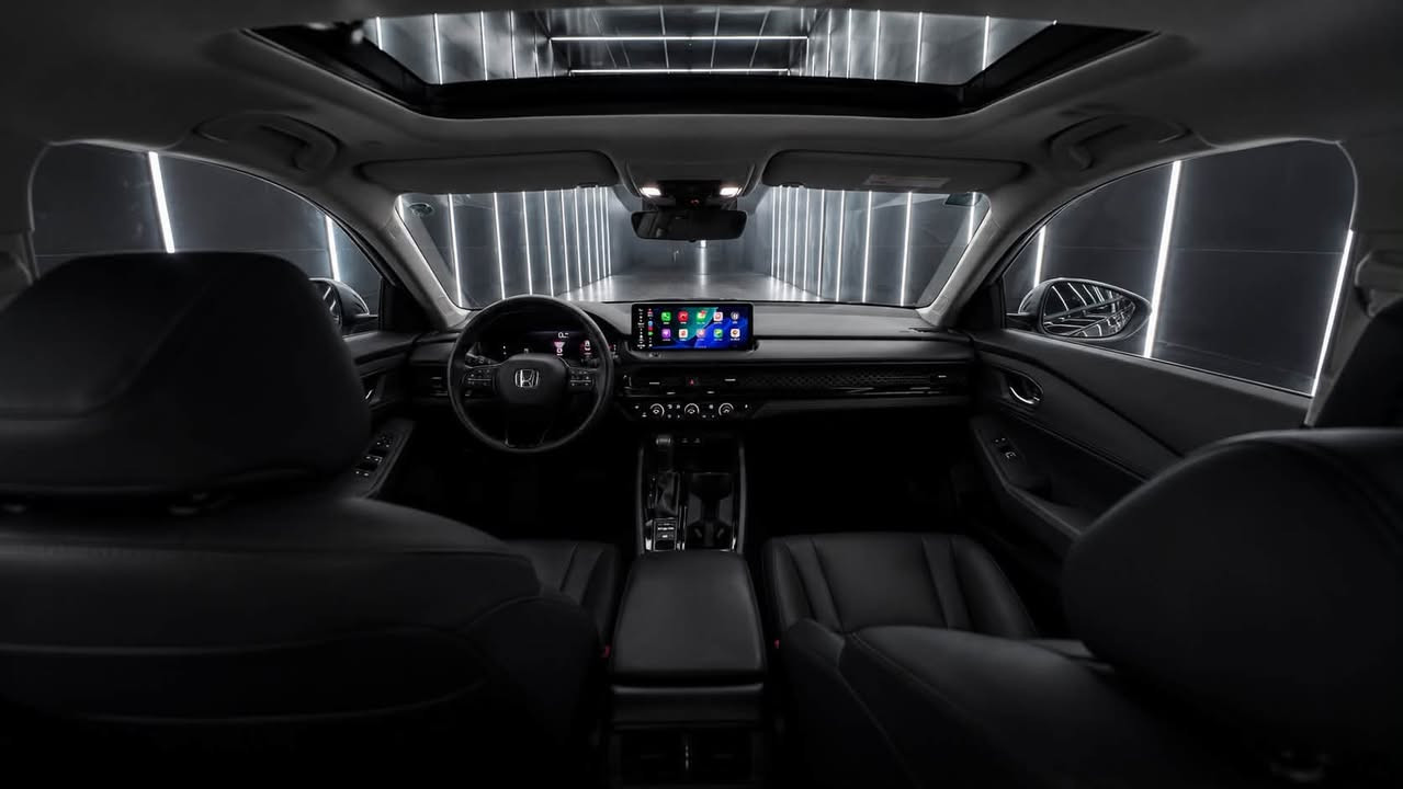 🚘 للبيع فقط | هوندا أكورد EX-L هايبرد موديل 2024
اللون: أسود

الوارد: أمريكي

رقم: بغداد  (هزة جديدة2026)

عداد الكيلومترات : 34,000 كم

مكاني بغداد

✅سيارة نظيفة جدًا، استخدام شخصي، بحالة ممتازة من الداخل والخارج، اقتصادية جدًا في استهلاك الوقود، سيارة جاهزة بالكامل.

▪️المواصفات

🔹 محرك هايبرد اقتصادي بقوة 204 حصان

🔹 ناقل حركة إلكتروني e-CVT

🔹 فتحة سقف كهربائية (Sunroof)

🔹 مقاعد جلد 

🔹 المقاعد الأمامية كهربائية بالكامل

🔹 ذاكرة لحفظ وضعية مقعد السائق (Memory Seat) لعدد مستخدمين (2)

🔹 خاصية دعم الفقرات القطنية (Lumbar Support) لمقعد السائق كهربائيًا

🔹 فتحات تكييف للمقاعد الخلفية

🔹 شاشة معلومات وترفيه قياس 12.3 إنج

🔹 Apple CarPlay لاسلكي (Wireless)

🔹 Android Auto
🔹 شاشة عدادات رقمية تفاعلية بالكامل

🔹 تشغيل السيارة بالبصمة (Smart Entry & Push Start)

🔹 تشغيل السيارة عن بُعد (Remote Engine Start)

🔹 كاميرا خلفية متعددة الزوايا

🔹 حساسات اصطفاف أمامية وخلفية (Parking Sensors)

🔹 نظام مراقبة النقطة العمياء (Blind Spot Monitoring)

🔹 نظام التنبيه عند مرور المركبات أثناء الرجوع للخلف (Rear Cross Traffic Alert)

🔹 مثبت سرعة راداري متكيف (Adaptive Cruise Control)

🔹 نظام المحافظة على المسار (Lane Keeping Assist)

🔹 نظام التحذير من مغادرة المسار (Lane Departure Warning)

🔹 نظام الكبح التلقائي لتجنب الاصطدام (Collision Mitigation Braking System)

🔹 نظام التخفيف من مغادرة الطريق (Road Departure Mitigation)

🔹 نظام قراءة إشارات المرور (Traffic Sign Recognition)

🔹 إضاءة LED بالكامل مع نظام الإضاءة العالية التلقائية (Auto High Beam)

🔹 ويل ألمنيوم اصلي قياس 17 إنج 

▪️معلومات السيارة

🔸 رقم الشاصي (VIN):

1HGCY2F69RA047517

تگدر تشوف صور الحادث

https://bid.cars/en/lot/0-42926833/2024-Honda-Accord-1HGCY2F69RA047517

🔍 تقرير الفحص (السونار) : 

* تبديل و صبغ غطاء المحرك (البنيد) بقطعة اصلية فافون وليست حديد.

* تبديل وصبغ الچاملغ الأمامي الايسر

* تصليح PDR بسيط بالچاملغ الخلفي الايسر مع تكحيل( بسبب ضربةبسيطة هنا ببغداد.

* تعديل بارد سحب بذراع اللغد الايسر

* بقية الهيكل بحالة جيدة والسيارة جاهزة تماما.

📞 للسعر والاستفسار على الرقم وللجادين بالشراء فقط 

***********

