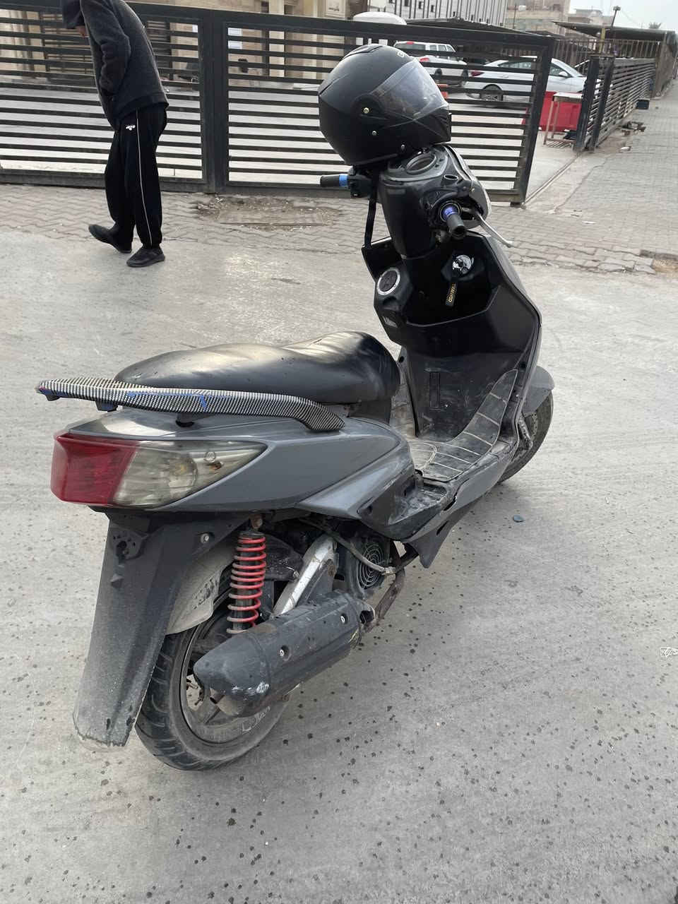 السلام عليكم 
للبيع او مراوس بـ ماكس اريد مكينه مامفتوحة ، 
سكنس فحل كابريتر الدراجة نظيفة شلعة ومعدل يخبل كلشي شغال كهربائيات نكرة سلف بكل وقت 
وبيها كلج خلفي رياضي اصلي CKG والمايعرفه يبحث عنه ، بيها بعض الخدوش وتتكحل وتحياتي الكم .
*********** واتساب او خاص اتفضلوا .
مكاني بغداد الكرادة .
