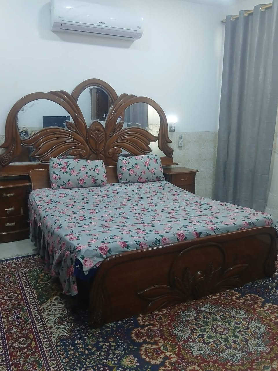 سلام عليكم عندي غرفه عراقيه للبيع مليون وربع وبيهه مجال العنوان الدوره المهديه الثانيه *********** التواصل على هذه الرقم
