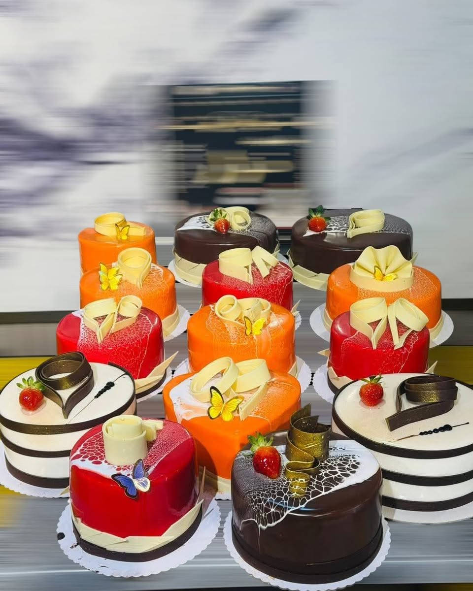 السلام عليكم
شيف كيك عام سوري متواجد في بغداد 
للتواصل ***********
