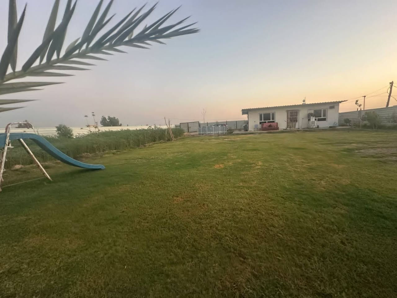 السلام عليكم
دونم عقد ٢٥ في ( اليوسفية / القصر اوسط /  الحركاوي)  مسجل باسمي مزروع ٥٠ تالا قلمتوز اكاسيا دفلة رمان تكي عنب شاتل هوايه شغلات وتعبان عليه مي حلو ومي بير ومي بزل كامل مكمل كهرباء وانترنيت والاثاث وماطورات غطاس ابو الواحد ونص  وماطور تمساح ابو واحد حصان انج

وغطاس واحد ونص انج ورافع فولتية عدد 2 

80 امبير مع كافة الاثاث المنزلي والسبالات tcl و توسوت وهواية شغالات 

لابياع ولاشراي  للاتصال ***********
