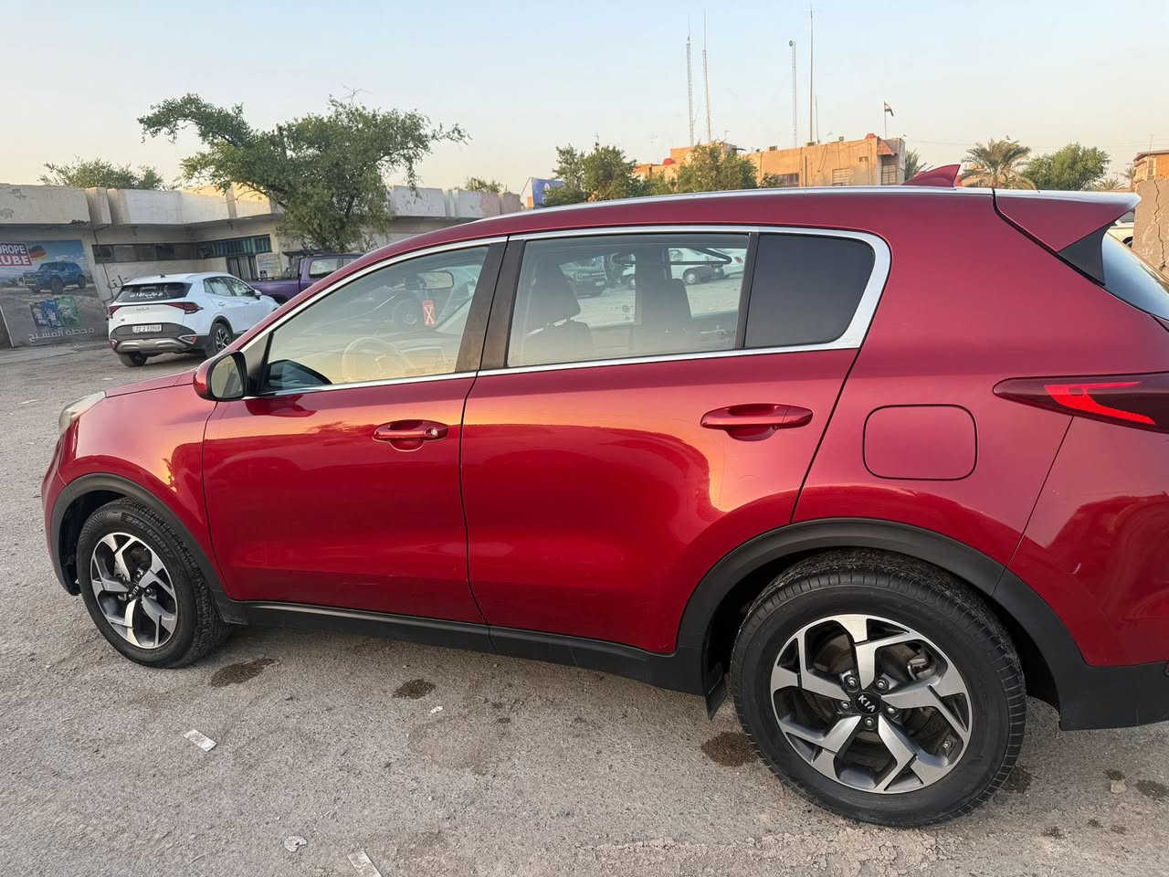 بدون دواخل حادثها جملغ وبندي 
سيارة نضيفه وجاهزه ماشية 162مايل
مكينه كير كهربائيات تبريد ثلج تتفئه 
صدر امامي خلفي جيد جداً جاهزه اي نقص مابيها السعر 150 وبيها مجال بسيط جداً 
رقم السليمانية بأسمي تحويل ثاني يوم
نقطه عميا حساس خلفي كامرا دواره شاشاه جبيرا  تحكم ستيرن جهتين مواصفات عاديه مكاني بغداد 
رقمي *********** وتساب او تصال
