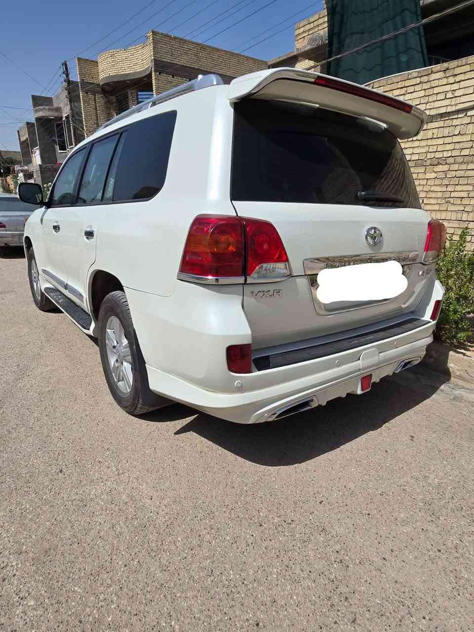 السلام عليكم 
تيوتا VXR مصفحة مسجله في السنوية  موديل 2015 ماشيه 35 الف السياره تصفيح عمان سعرها 5شدات و70 ورقة  الاستفسار لاتصال عل رقم ***********
