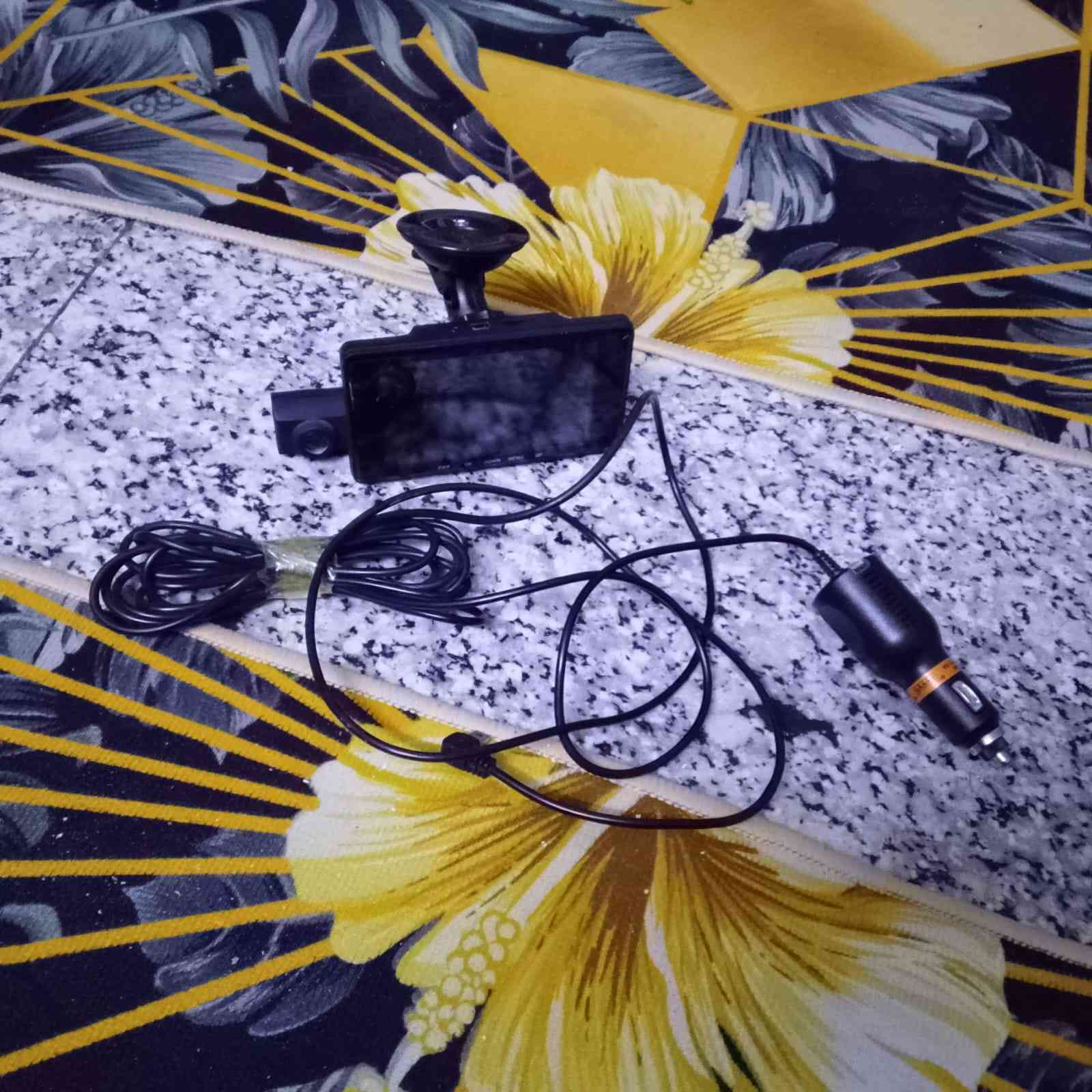 سلام عليكم 
عندي كامره داش كام شغاله اصليه مال حوادث 
اخذتهه قبل اسبوعين وبعت سيارتي 
اخذتهه من امزون اصليه اخذتهه
بيهه رام تخزين
 ب٧٠الف 
هسه اريدهه ب30 وبيهه مجال 
رقم ***********
