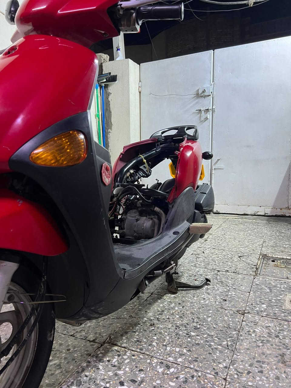 سلام عليكم شونهم الشباب
دراجة فلة  كفالة عامه نوزل خطين
دراجة صارلها شهرين من نازلة من الحاوية
 السرعة 120
موجود اورقها كامله جيت فيتر وتعال افحص
شرط الكفالة من كفر ومكينه 
السعر 850وبيه مجال
 المكان الامين الثانيه ***********
