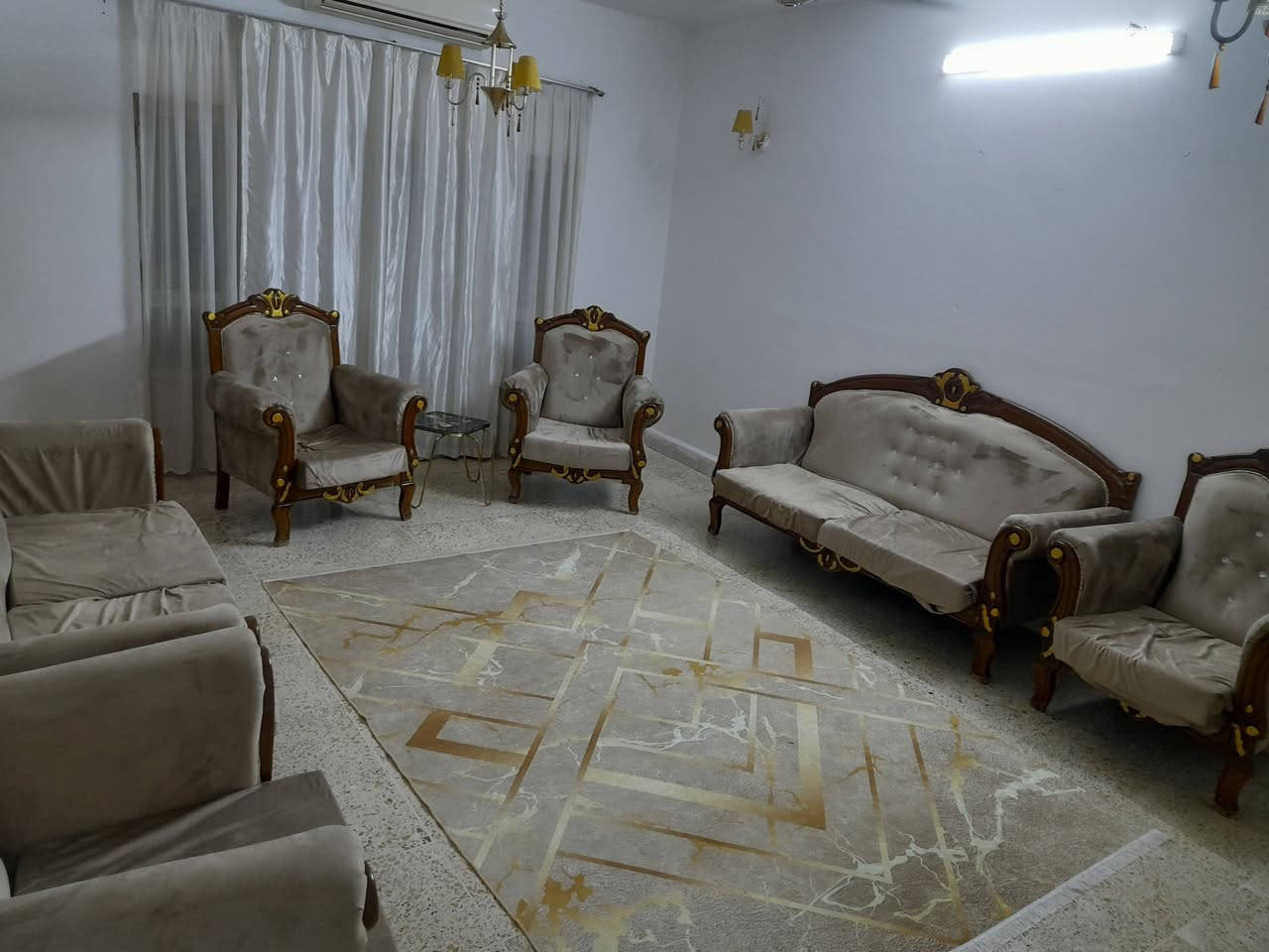 قنفات 6 قطع  للبيع نضيفات عيب مابيهن سعر 350 بي مجال شراي خابر رقم ***********
