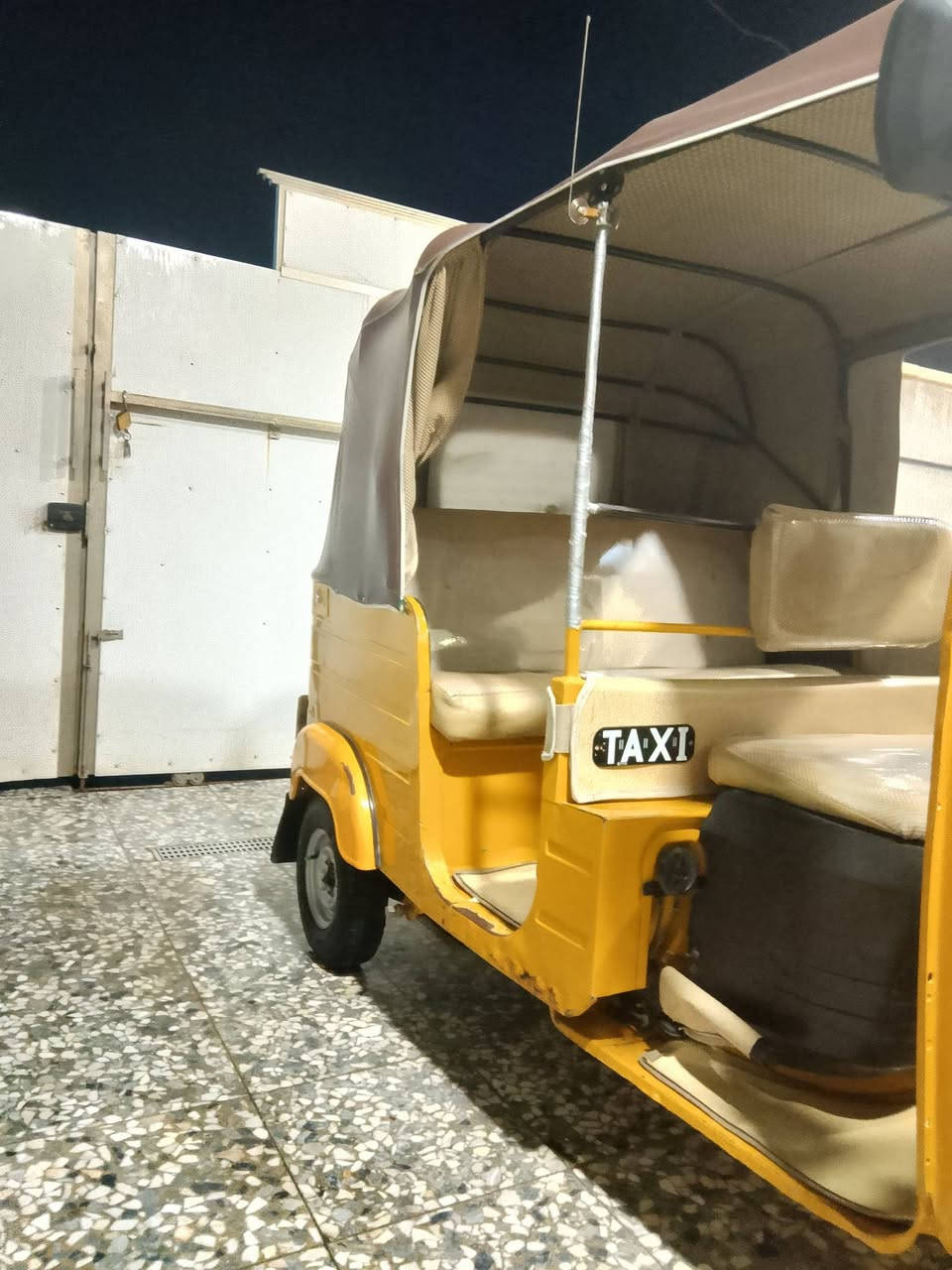 اسلام عليكم من رخصة مدير الكروب المحترم تكتك موديل 2020 البيع خيرمن الله بيه الغدين مصبوغه محرك مجفت جديد كله شركه الله شاهد  تكتك خيرمن الله كدام عينك  السعر 6750وبيه مجال بسيط الطيبين العنوان بغداد الزعفرانية قطع الامانه قرب اسواق الامانه ***********
