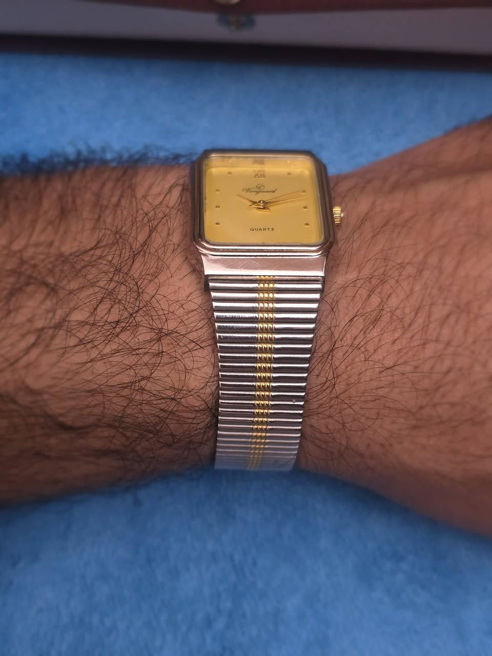 ● ساعه ⌚️ من Vanguard فانغارد 
● الصنع ياباني 🇯🇵
● نظافه الساعه ممتازه 
● نظافه العمل كوارتز 🔋
● ابعاد الساعه 26.5ملم↔️ × 28ملم ↕️
● تصميم كلاسيك 🏛
● سوار سانستيل بلونين 
● ميناء بلون مميز 🟡
● السعر 65 الف 💸
● خدمة توصيل متوفره لكل العراق


**إذا كنت صاحب هذا الإعلان وتريد حذفه لأي سبب، رجاءا أرسل رسالة إلى الدعم الفني**