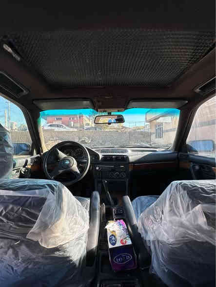 مكينة و گير وتبريد كلشي مظبوط صبغ عام للجمالية  
ضربة خفيفة خلفي ما تأثر شيء. تحويل شرط تايرات جديدة 
فول سلايت و جام كهربائي 

٥٥ بيها مجال. 
عنوان عقرة 
*********** اكر
