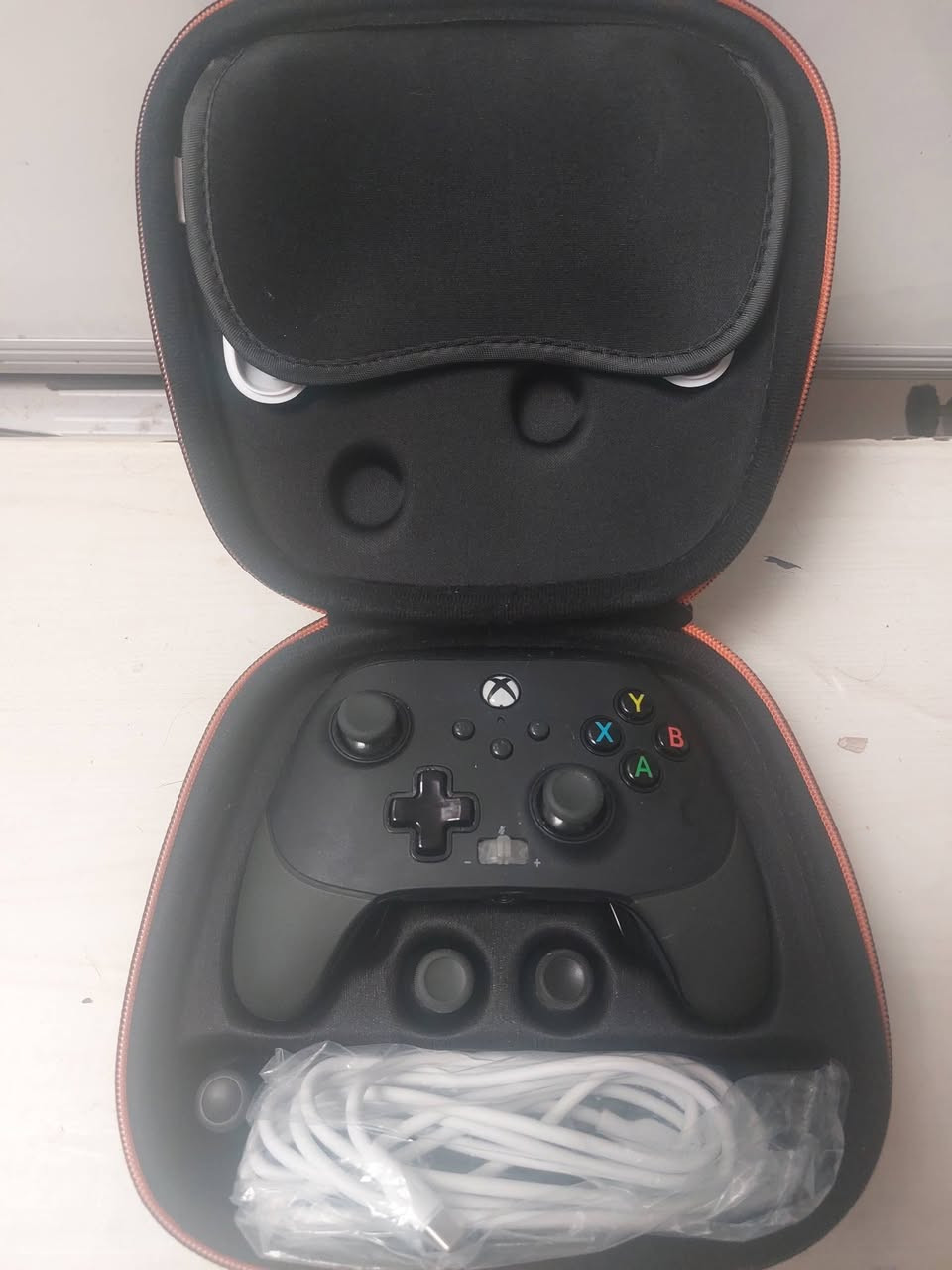 يدة Power A | Fusion Pro 2 الاحترافية للبيع.
السلام عليكم.

للبيع Controller PowerA Fusion Pro 2 الخاص بـ Xbox Series X|S

يجي ويا:
✅ الكارتون الأصلي
✅ الكيس الأصلي (Premium Storage Case)
✅ الكيبل
✅ الـ Pro Pack ويا البادلز الخلفية
✅ Thumbsticks إضافية
✅ Faceplate إضافية
✅ الكتيبات والملحقات الأصلية

حالة الكنترولر جيدة بشكل عام، وجميع الأزرار والميزات شغالة، فقط زر الـ D-Pad (فوك) بيه مشكلة وما يشتغل، وتم تعويضه حالياً عن طريق برمجة أحد البادلز الخلفية حتى يؤدي نفس الوظيفة.

السعر: ٦٠,٠٠٠ دينار
بيه مجال بسيط بالسعر للجادين.

الشحن متوفر إلى جميع محافظات العراق.

للإستفسار أكثر تفضلوا خاص و آني بالخدمة.


**إذا كنت صاحب هذا الإعلان وتريد حذفه لأي سبب، رجاءا أرسل رسالة إلى الدعم الفني**