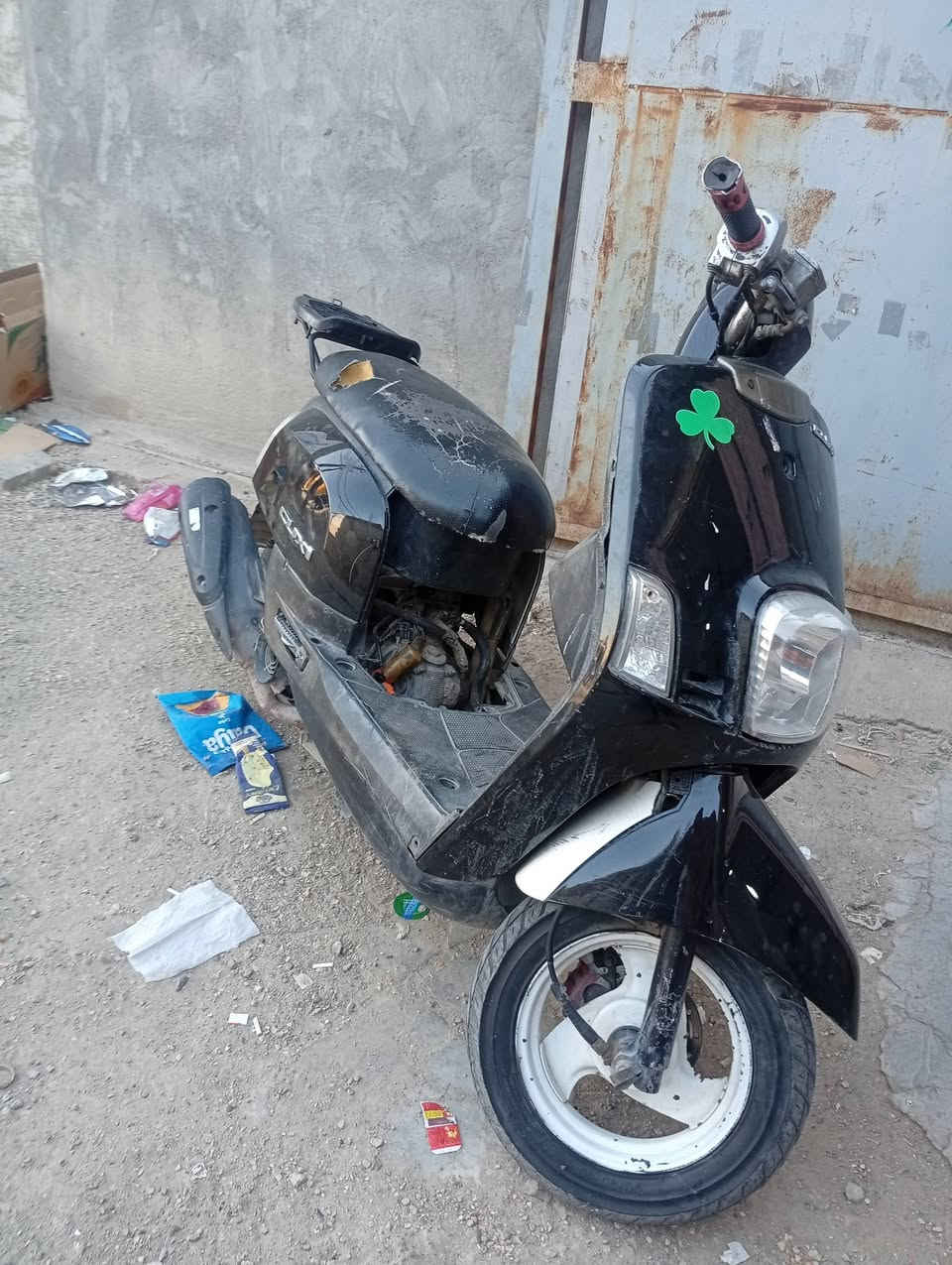 دراجه بوليسي اسود اللون السعر 325 وبيها مجال اللي يجي العنوان ديالى خان بني سعد***********
